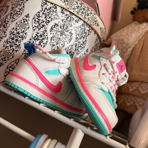 Kids sneakers